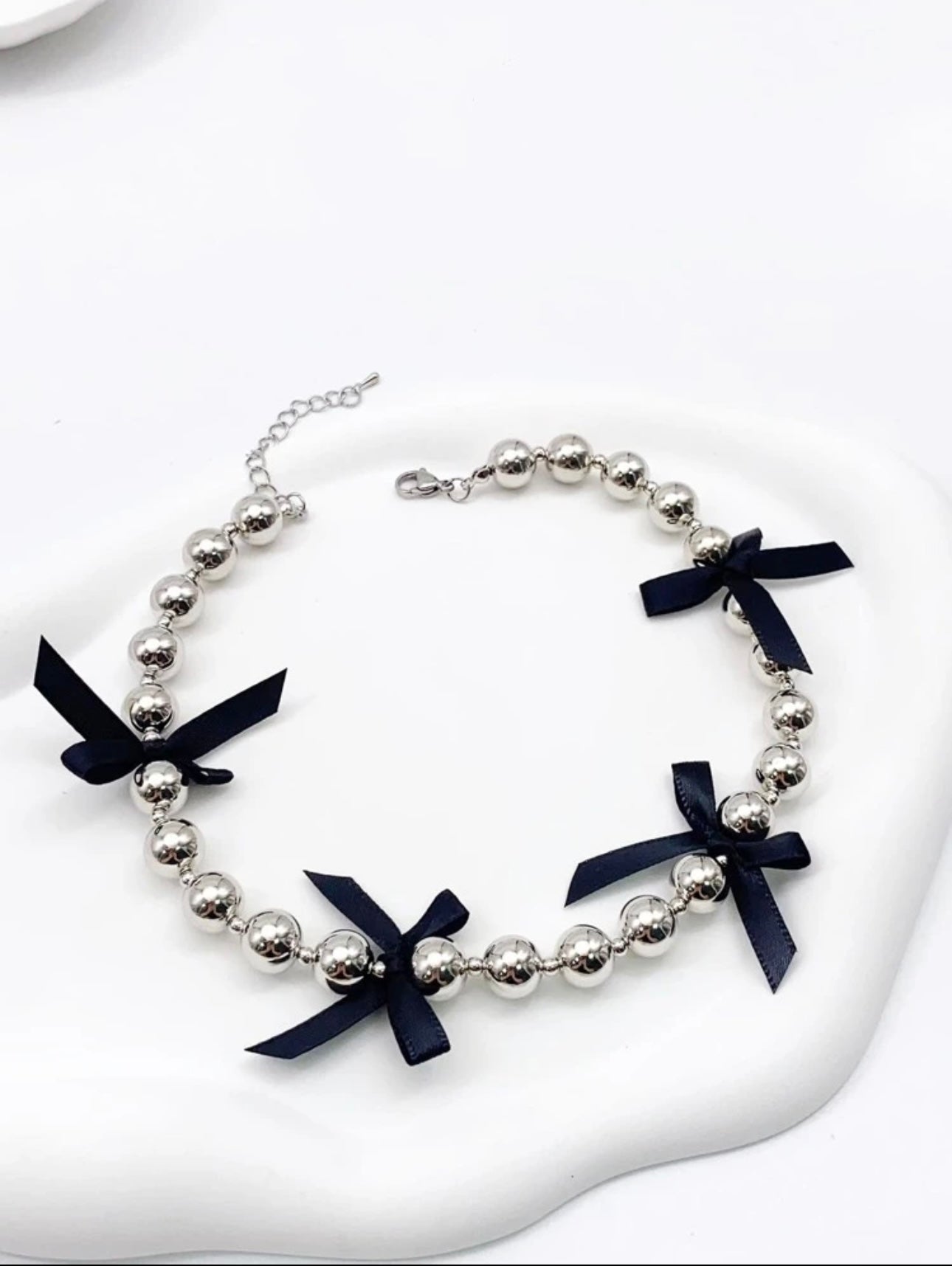 Bow Choker